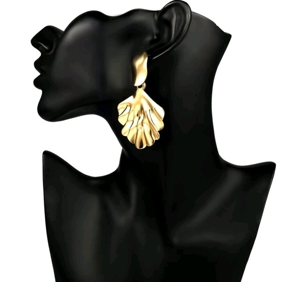 Gold drop earrings - Picture 1 of 3